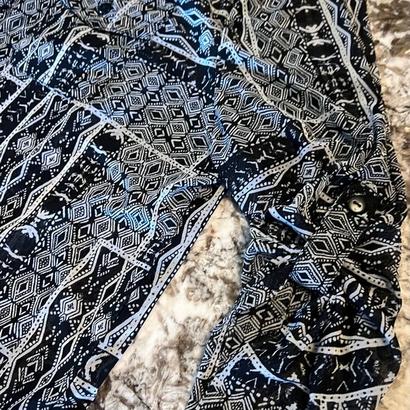 XL Eden & Olivia Patterned Button Down Top Black White Long Sleeve Shirt Women’s - Picture 8 of 9